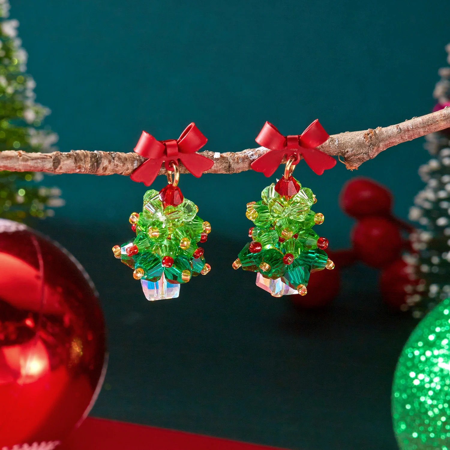 Delicate Green Crystal Christmas Tree Earrings for Women Sweet 3D Xmas Tree Hairball Drop Earring Year Party Jewelry Gifts 251031