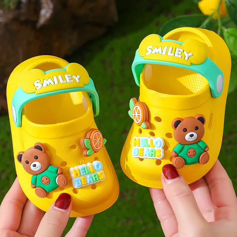 Cute cartoon childrens slider breathable anti slip EVA soft sole suitable for boys and girls slider childrens shoes 250409