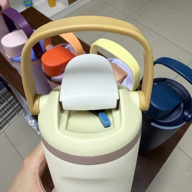 Fashionable cup Portable Car Cup 304 Stainless Steel Insated Cup Outdoor Cold Preservation Sports Water Bottle for Cold and Heat Preservation Y251110