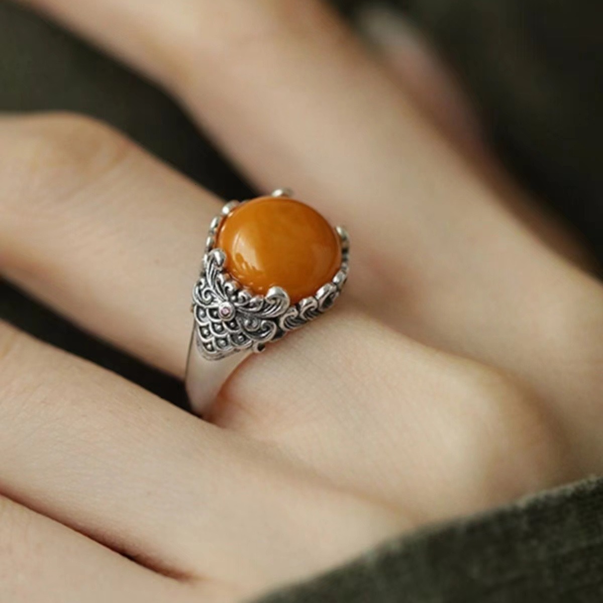 Retro Imitation Amber Women's Ring 2025 New High-end Niche Light Luxury Designer Ring Style Adjustable Index Finger Fashion Ring Girlfriend Gift