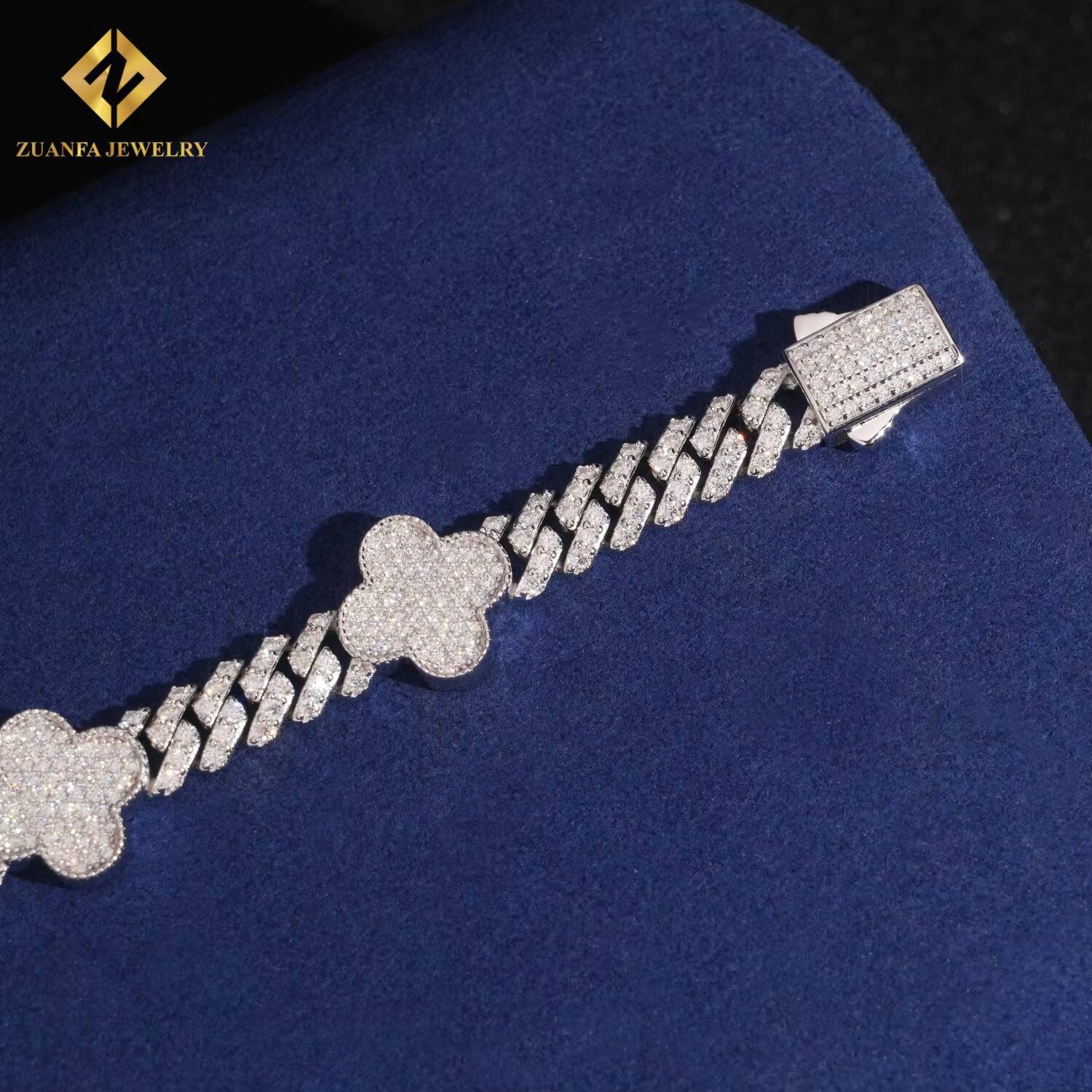 Iced Out Jewelry 925 Sterling Silvrr Lucky Clover Four-Leaf Flower Bangle Bracelets Diamond Vvs Moissanite Luxury Fashion