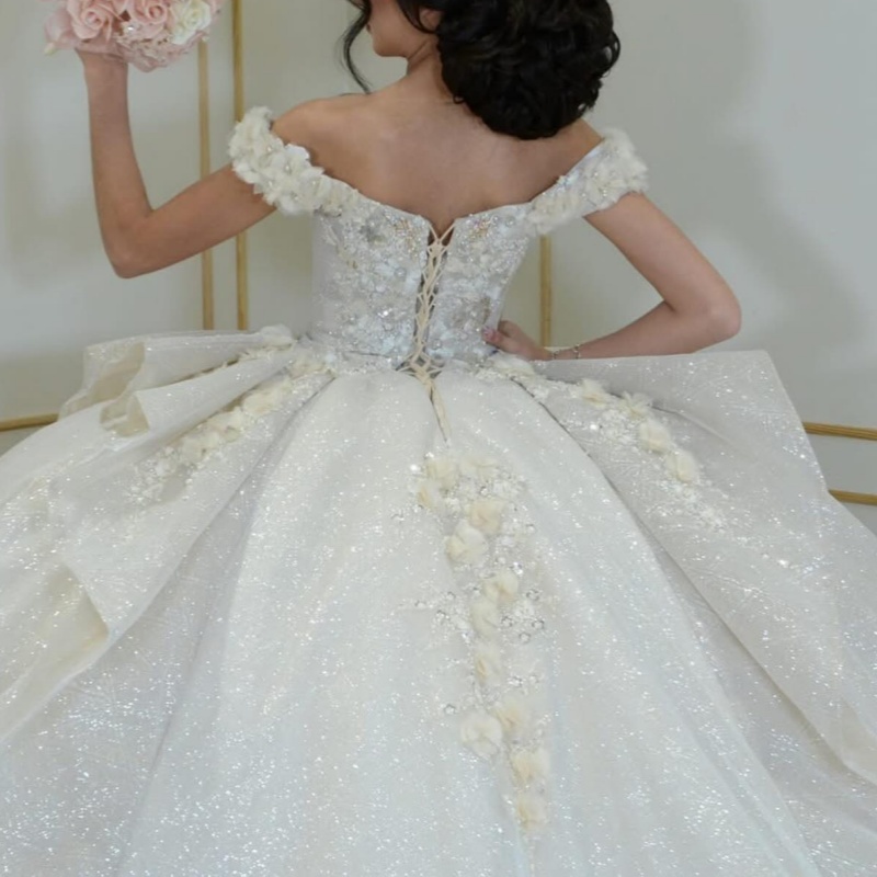 Ivory Shiny Quinceanera Dresses Off Shoulder Ball Gown Sweet 16 Dress Sequin Applique Flower Beads Tull Birthday Party Vestidos 15 De Anos