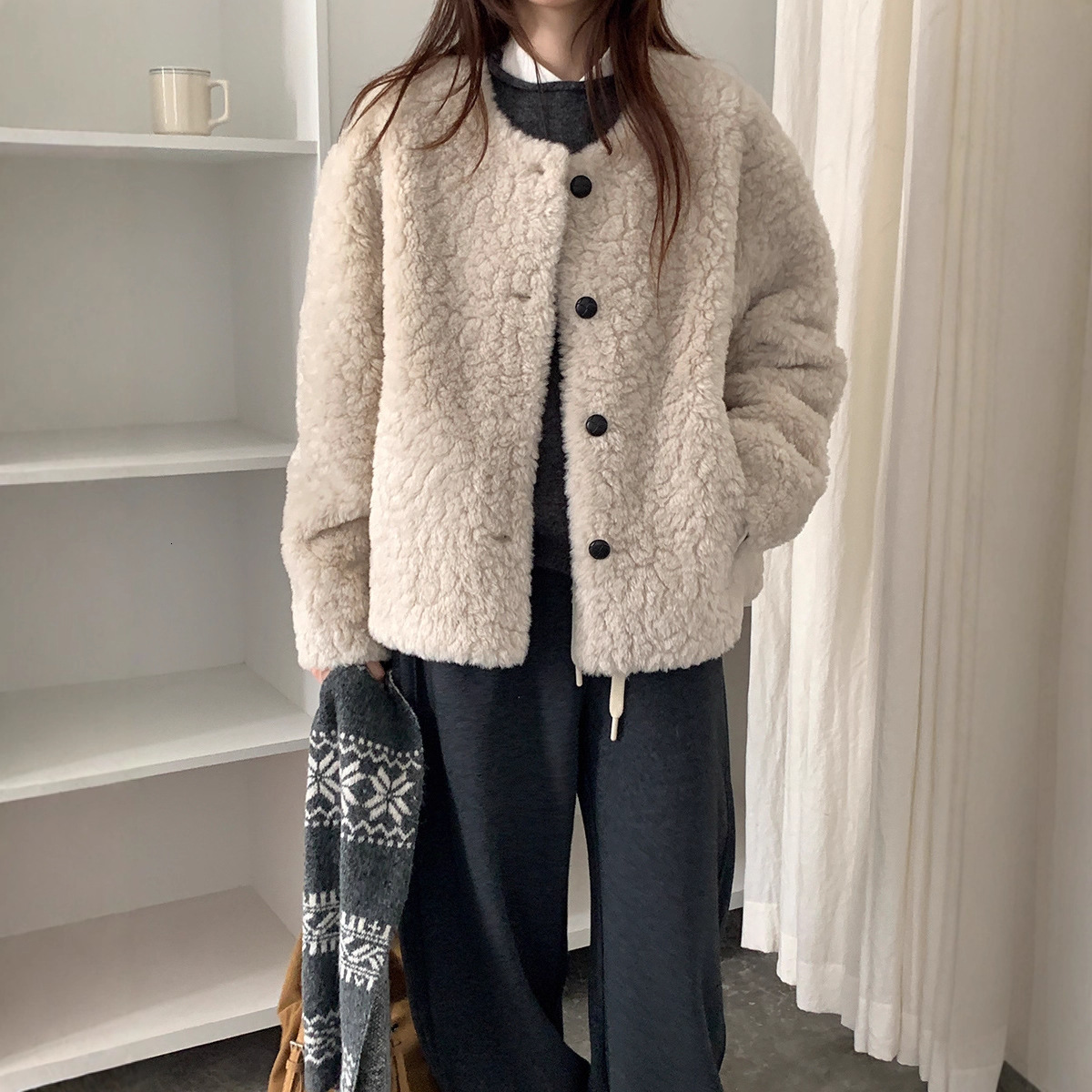 Women's loose and lazy lamb wool coat for winter 2025 new Korean designer versatile warm casual top