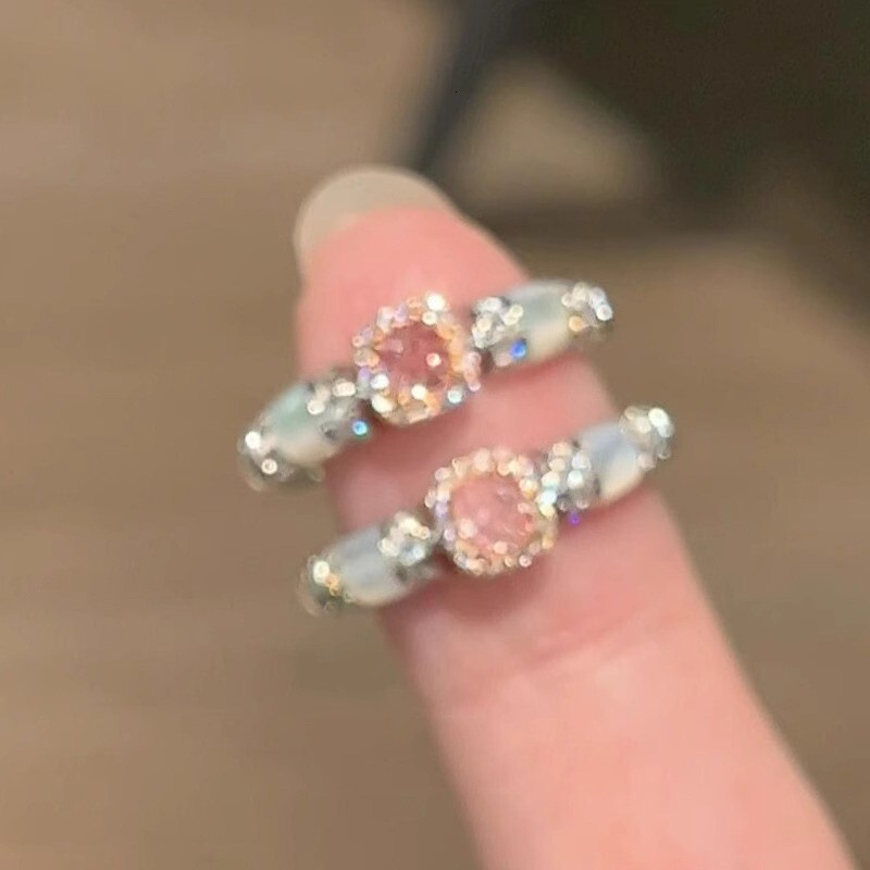 Light Designer Ring Luxury Pink Sugar Cube Ring Exquisite Versatile Elegant Adjustable Index Finger Ring Fashion Ring Niche Fashion Unique Jewelry For