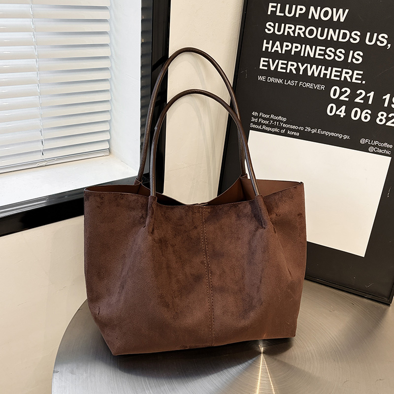 Sleek Designer Crossbody Bag with Vibrant Colors Perfect Everyday Companion