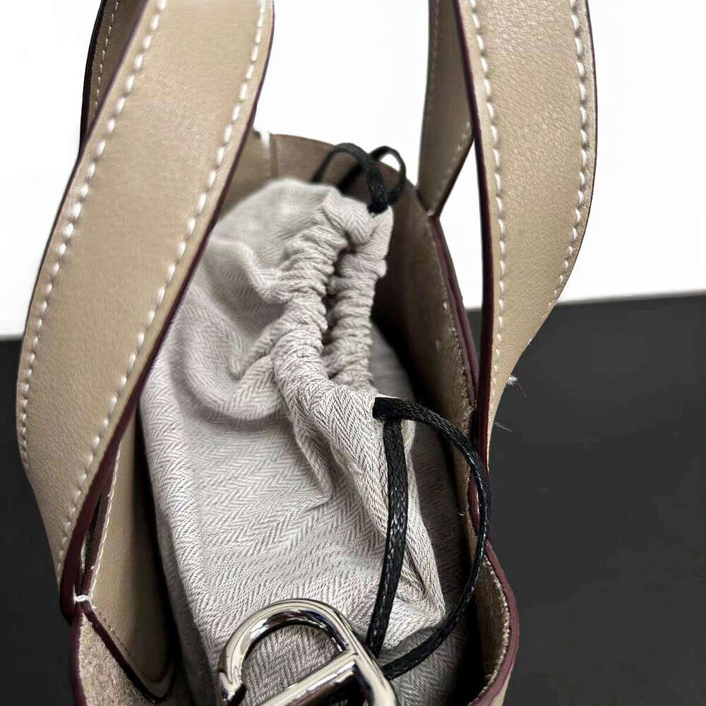 Head Layer Cowhide Pig Nose Vegetable Basket Women's High-End Handbag, Water Bucket Bag, Large Capacity Genuine Leather Shoulder Crossbody Bag