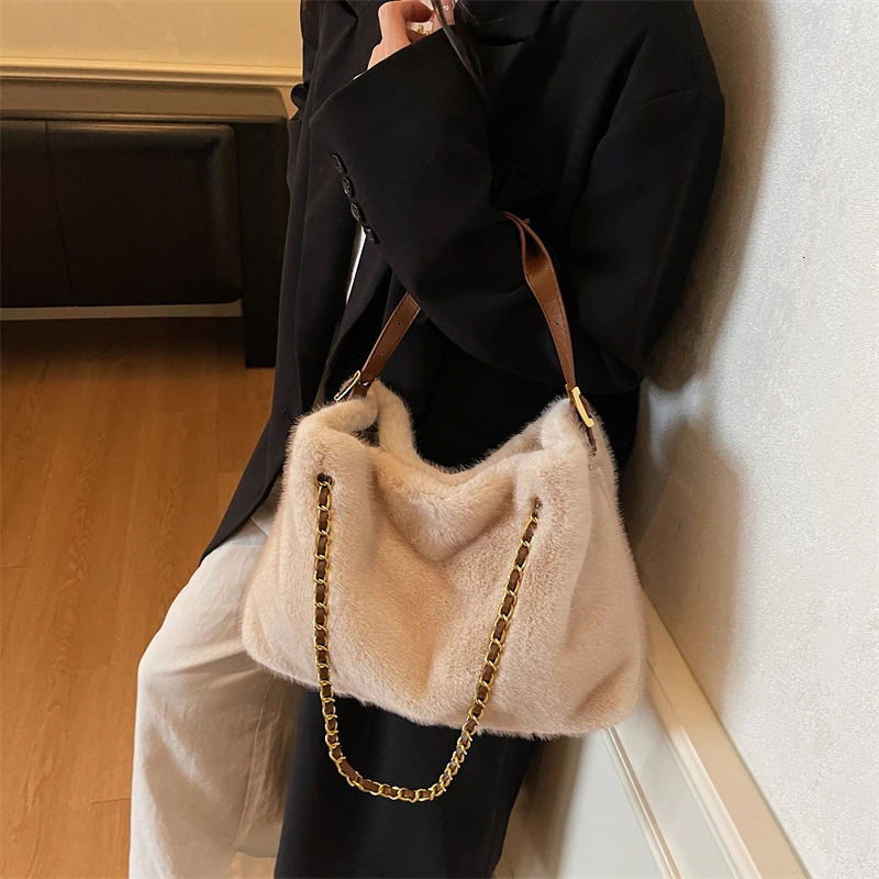 Retro Plush Bag for Women Large Capacity Tote Shoulder Handbag Autumn Winter Fashion Versatile for Daily Commuting 251110
