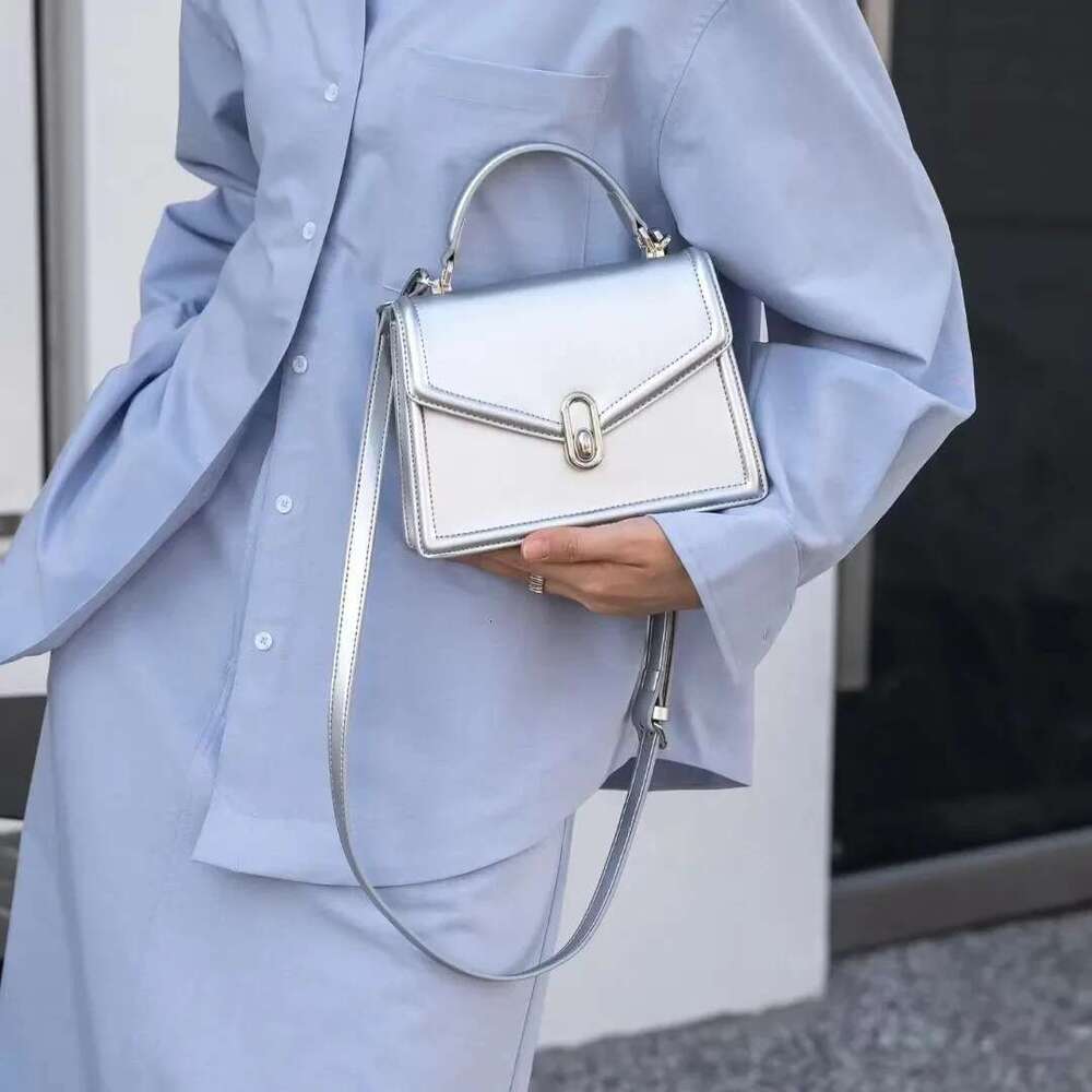 2024 Design Natural Cowhide Women Saddle Shoulder Handbag Smooth Pattern Genuine Leather Female Top Handle Flap Bag Purse