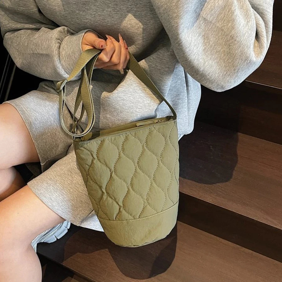 Grid Crossbody Bag Adjustable Straps Durable Material Green Color Secure Zipper Clre for Outdoor Travel Commuting And Casua 251110