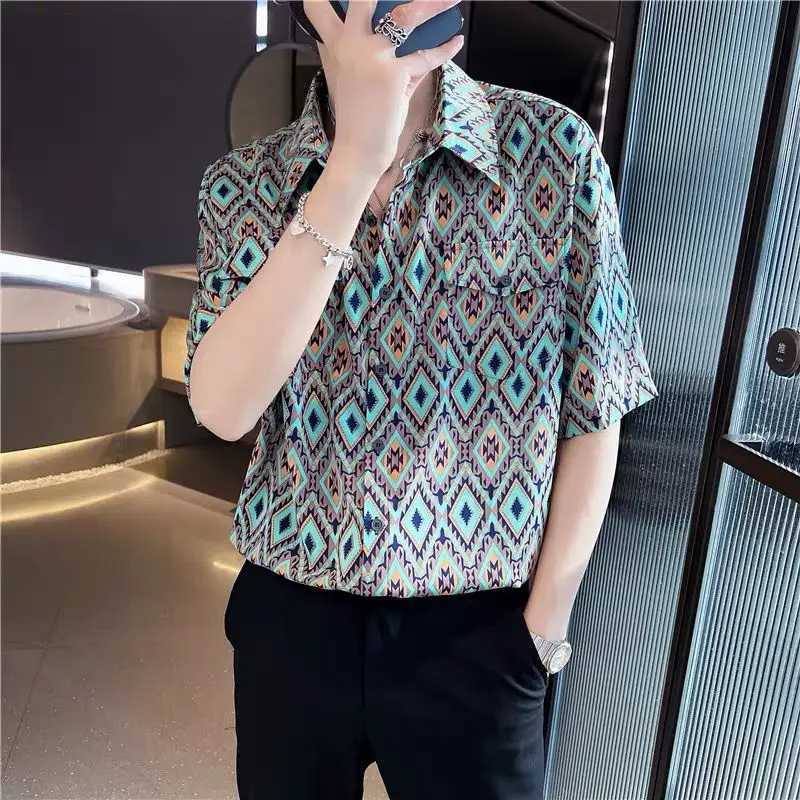 Retro geometric printed shirt summer folk single breasted mens shirt lapel fashionable casual short sleeved shirt X250410