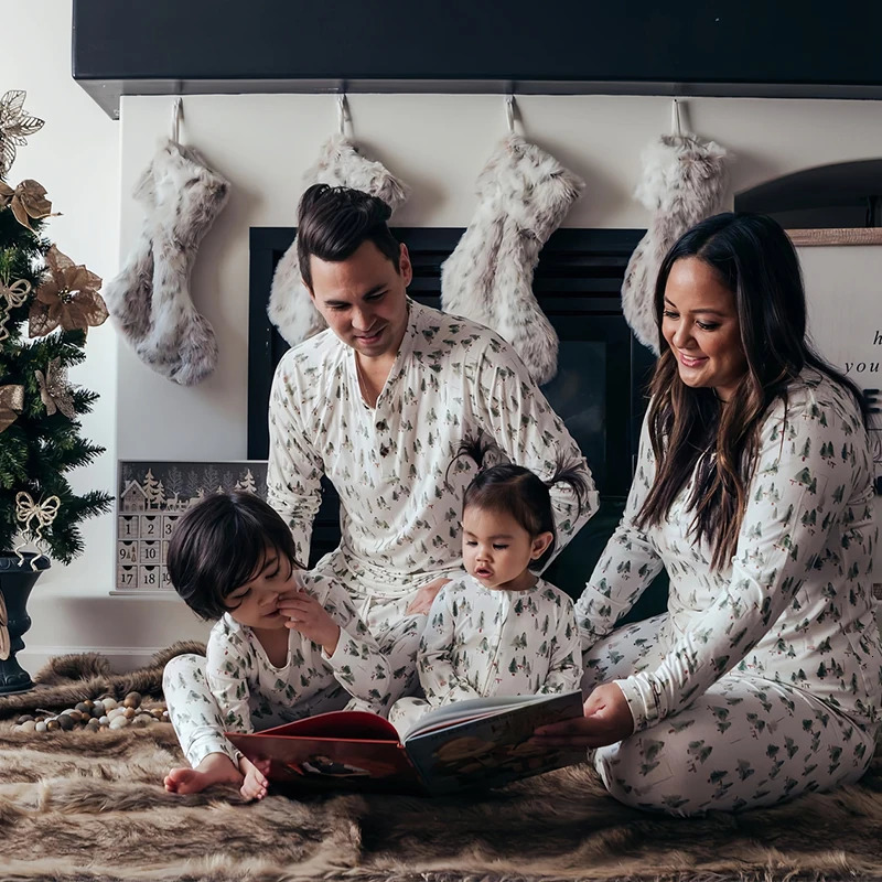 Fashion Xmas Tree Print Christmas Pajamas Mom Dad Childrens Baby Family Matching Outfits Loungewear Sibling Couple Look Pijama 251104