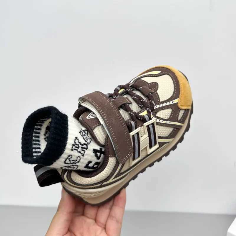 Childrens sports shoes 2025 autumn new item boys soft soled Forrest Gump shoes girls non slip casual dad shoes Size 26-37 T251110