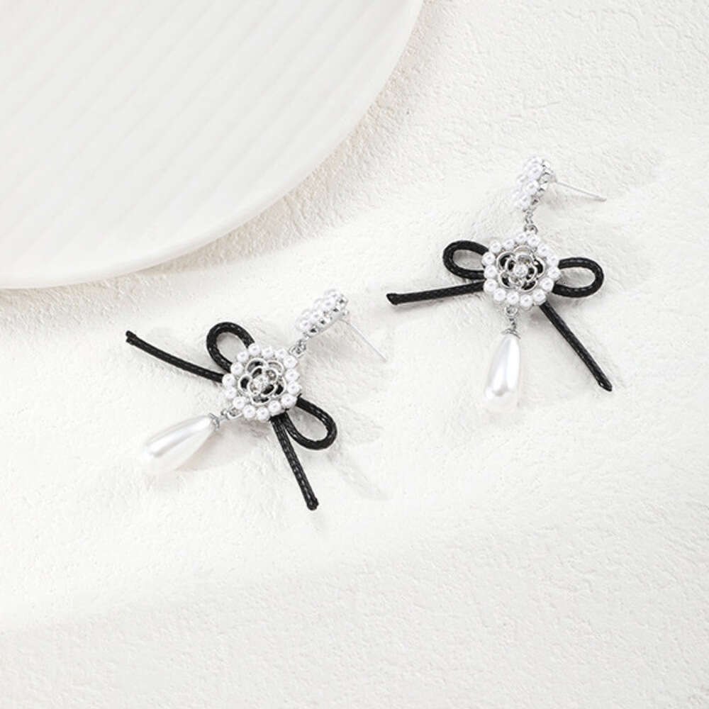 Butterfly Knot Pearl for Women Simple Fashion High-end Niche Minimalist Style Light Luxury Personality Earrings Wholesale