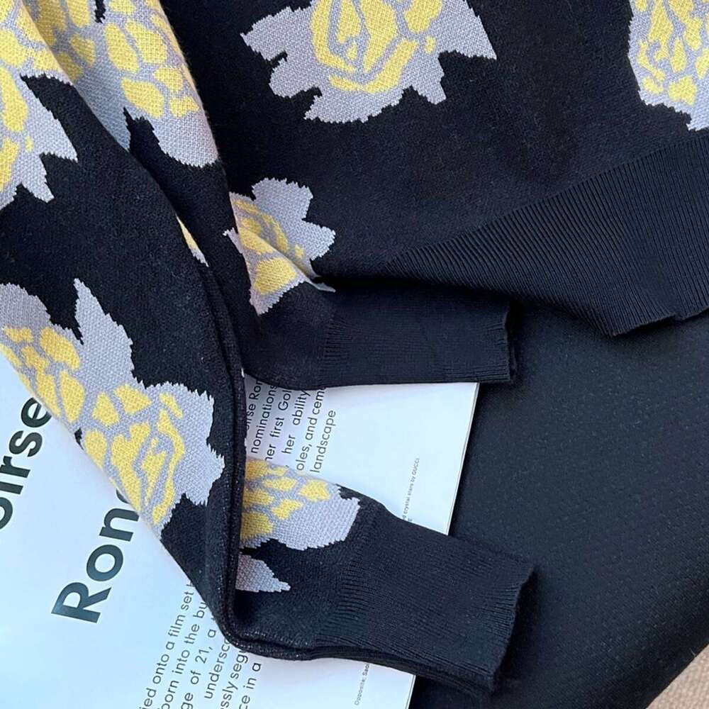 Elegant Female Sequined Spliced Vintage Floral Short Sweaters Autumn Winter Fashion Long Sleeve Knitted Tops Women's Clothing