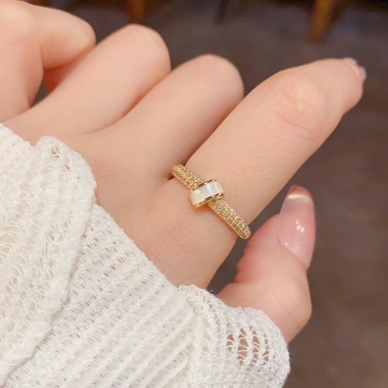 Niche Fashion Ring Fashion High-end Curved Fat Surface Mother-of-pearl Open Ring Niche Temperament Simple Adjustable Open Ring Designer Ring For Women