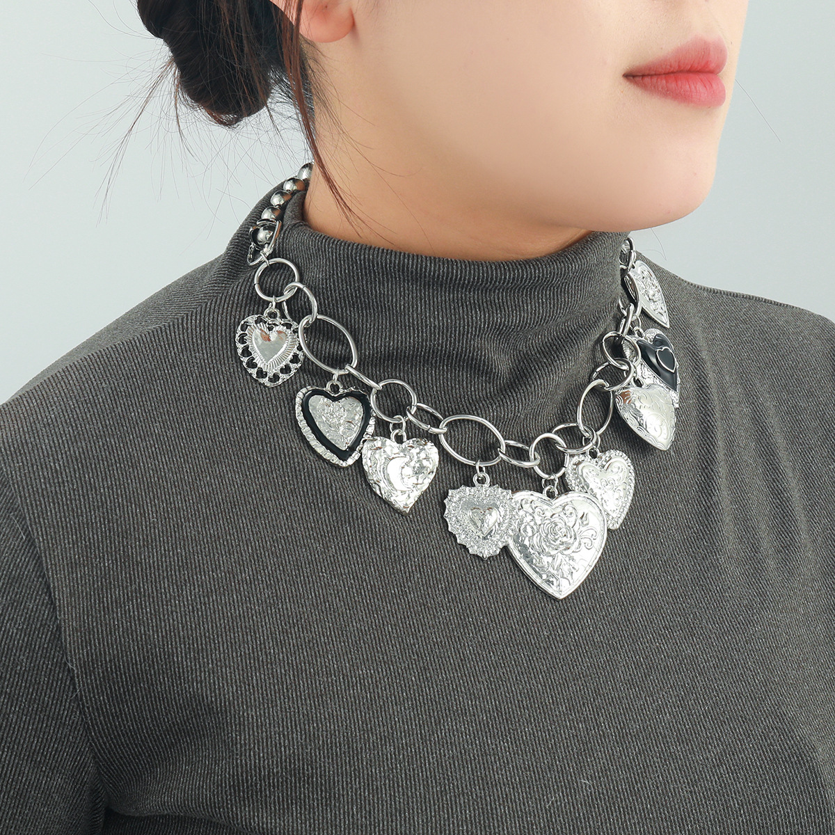 Fashionable And Personalized Retro Love Pendant Necklace Womens New Trendy Design Versatile Metal Necklace Boutique Gift