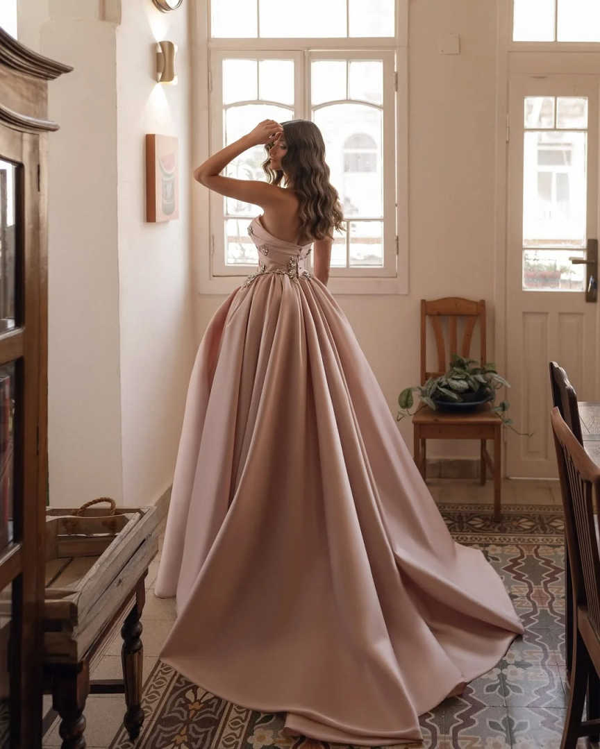 Gorgeous A Neck Evening Dress Sweetheart Neck Crystal Prom Gowns Elegant Sleeveless Sweep Train Formal Dresses Vestido De Novia