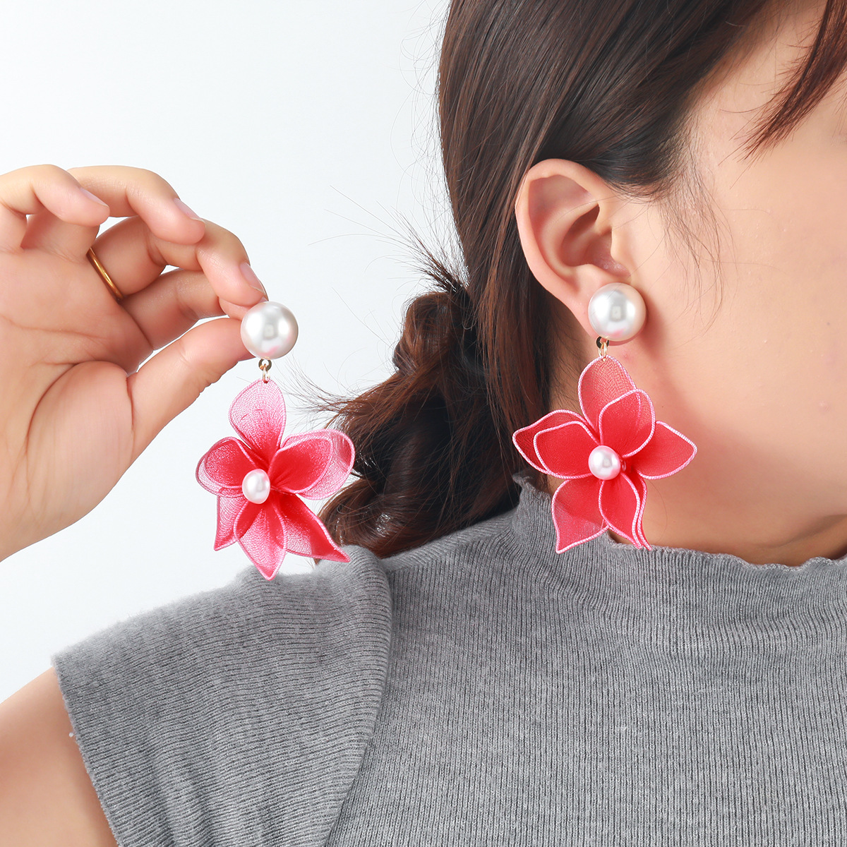 Exquisite Multi Layer Hand Woven Earrings Imitating Pearl Wire Mesh Flower Earrings Natural Ocean Vacation Style Love Gift Earrings