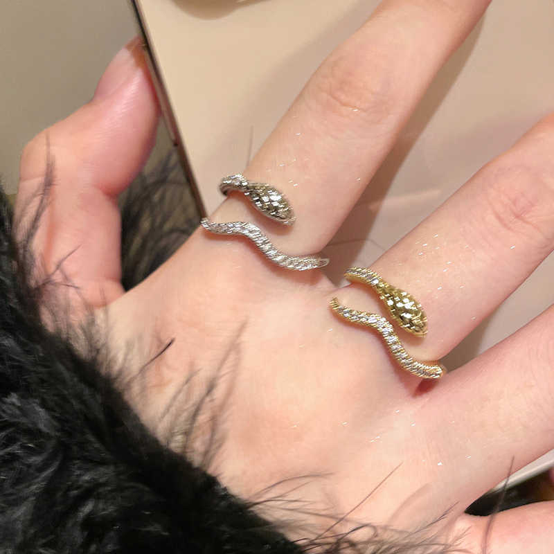 Lightweight And Luxurious Zircon Sparkling Diamond Snake Shaped Ring Silver Fashion Ring Open Ring High-quality Texture Multifunctional Fashion Design