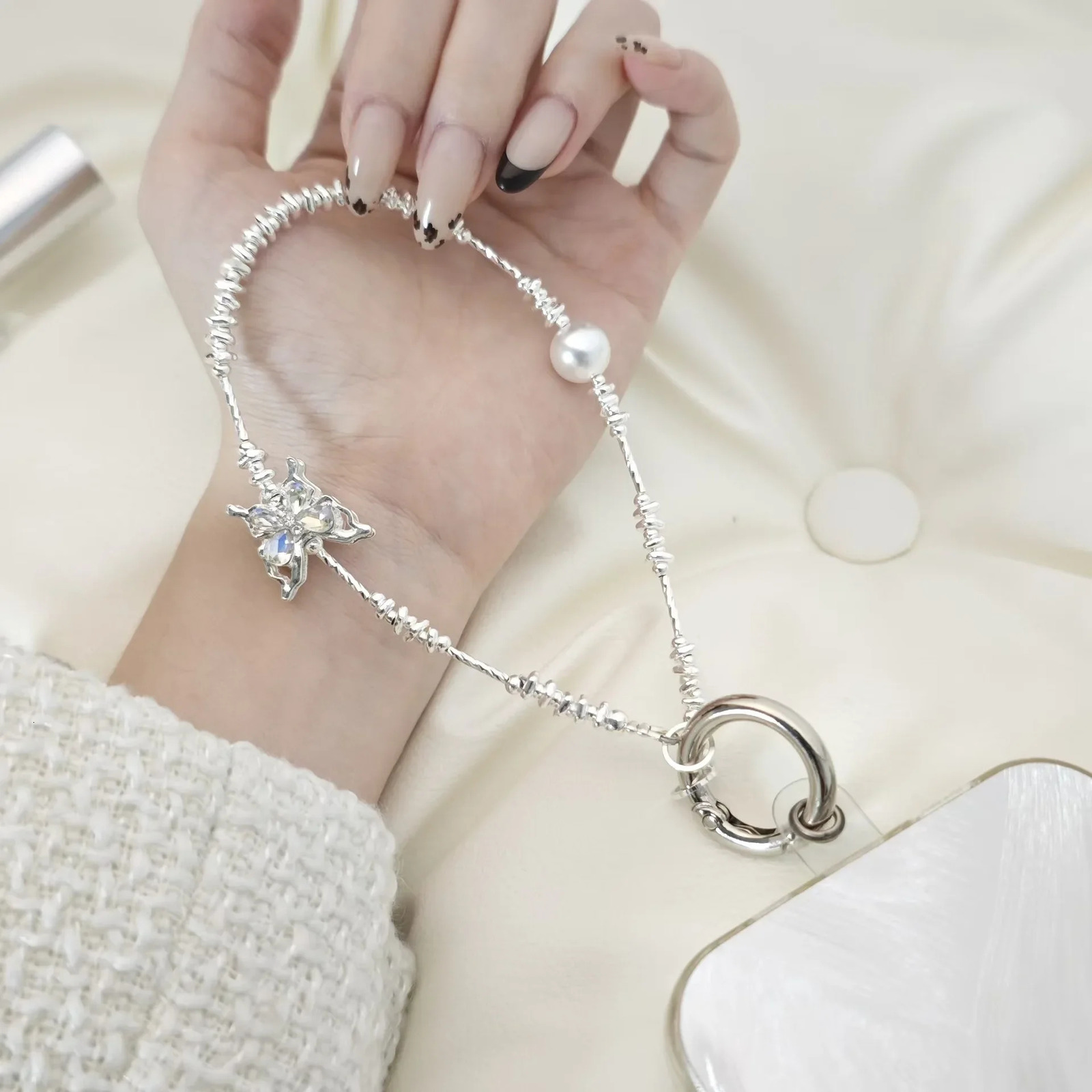 Fashion Accessories Butterfly Pearl Short Keychain Creative Chain for Mobile Phones Keys and Bags 250409