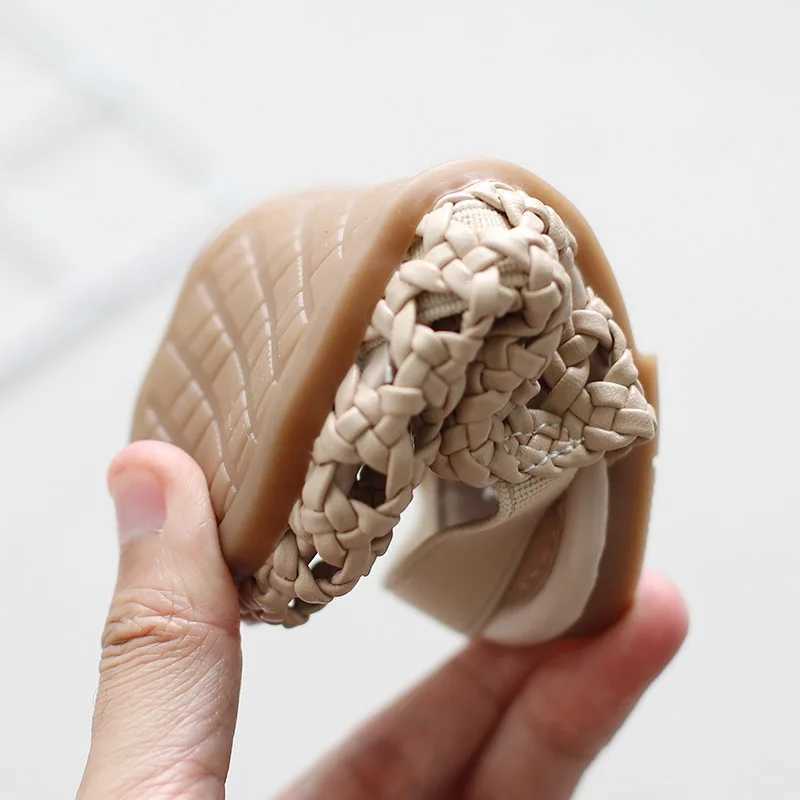 Baby womens shoes woven sandals suitable for girls and children fashionable hollow leather shoes with soft soles retro princess slippers beach shoes Z