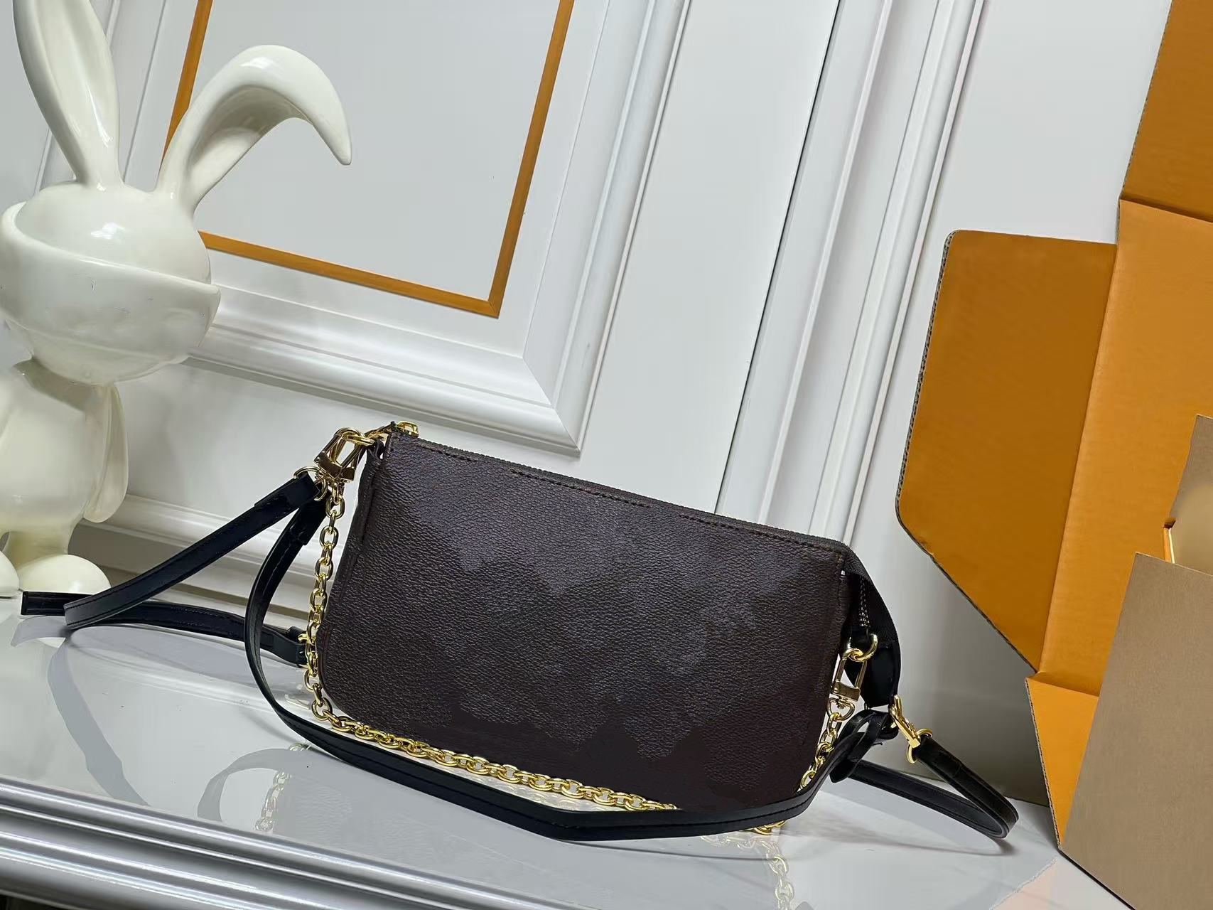 luxury designer classic retro cross-body bag casual handbag leather one-shoulder makeup bag and cross-body bag