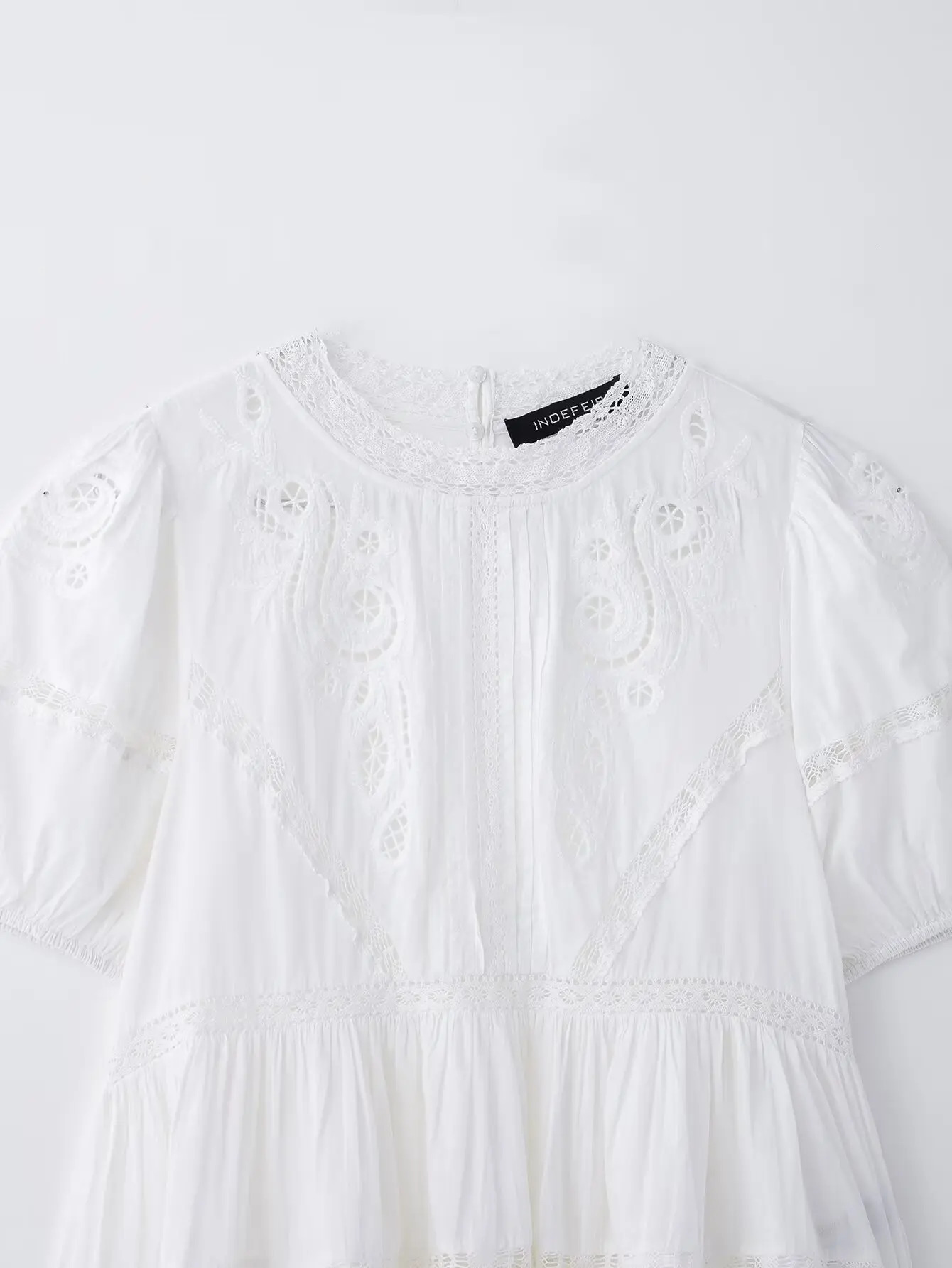 TRAFZA Womens Spring Embroidered Shirt Short Sleeve Round Neck Loose Fit Romantic Style White Shirt Elegant and Fashionable 250410