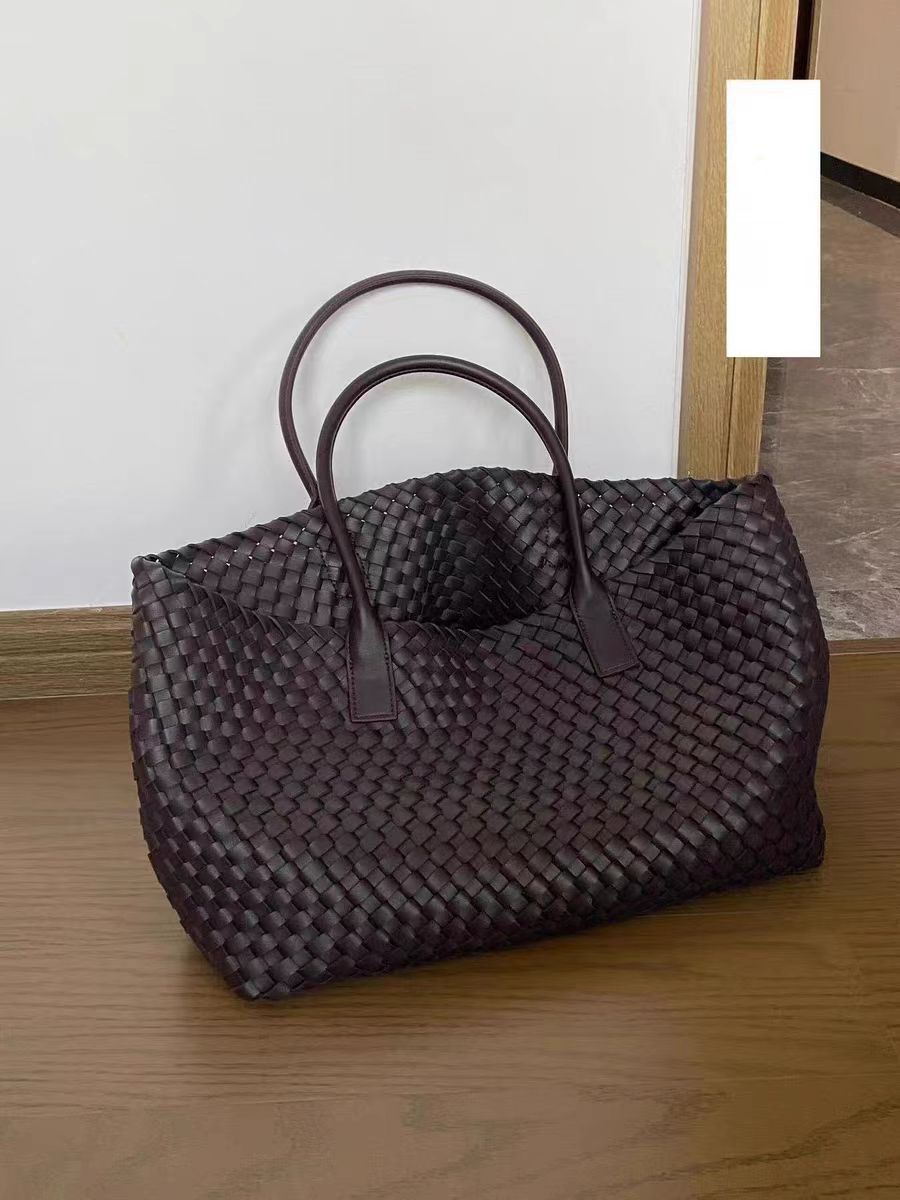 2025 new niche woven bag, fashionable and versatile single shoulder handbag, large capacity tote bag
