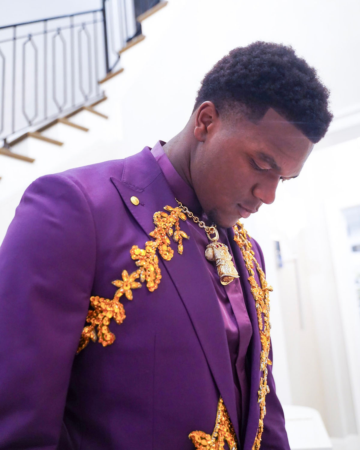 Sparkly Groom Wear Crystal Beading 2 Pieces Peaked Lapel Mens Wedding Coat Formal Business Banquet Outfits Customized