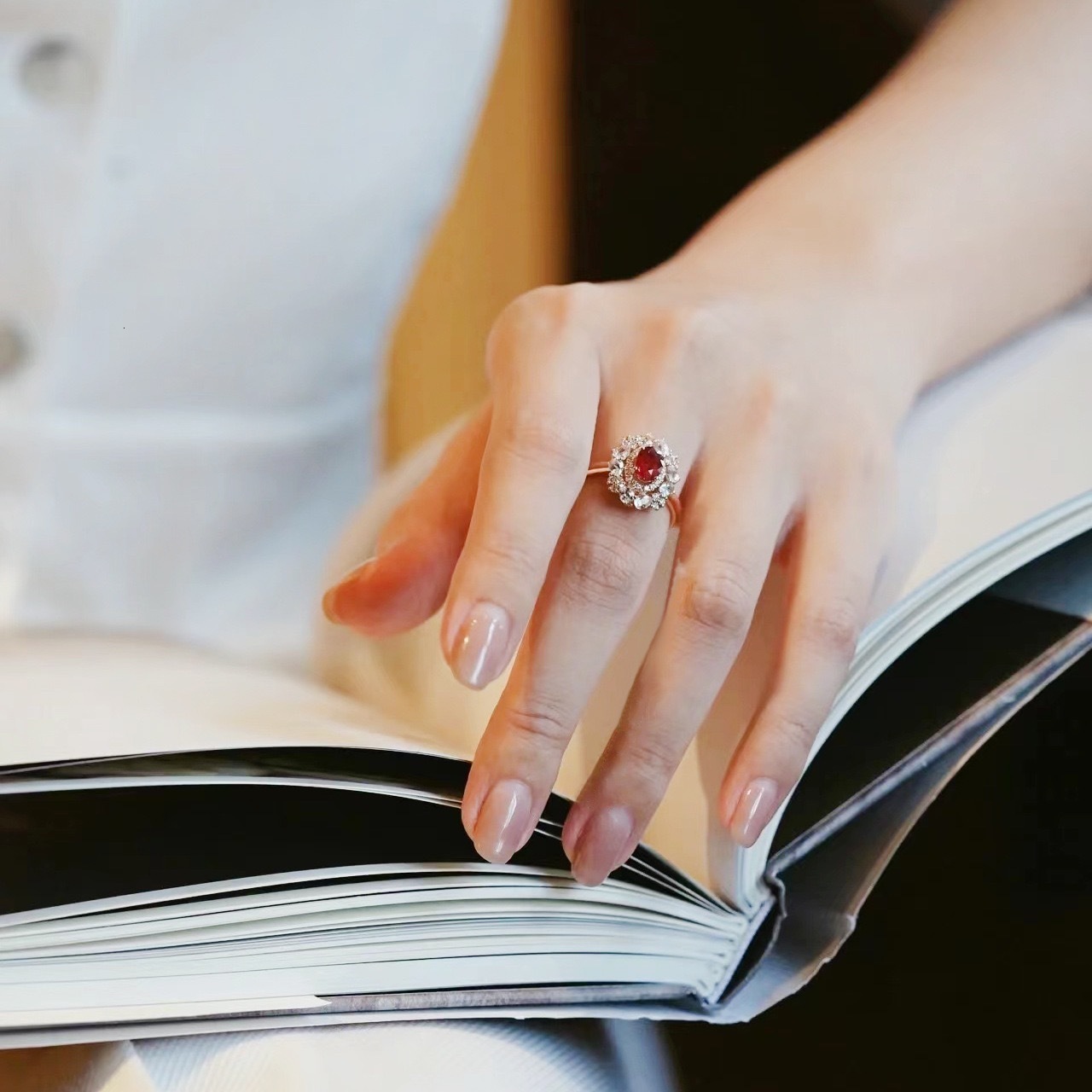 Vintage High-end Exquisite Fashion Ring Colorful Gemstone Ruby Hollow Inlaid Women's Diamond Ring Super Designer Ring Minimalist Open Index Finge