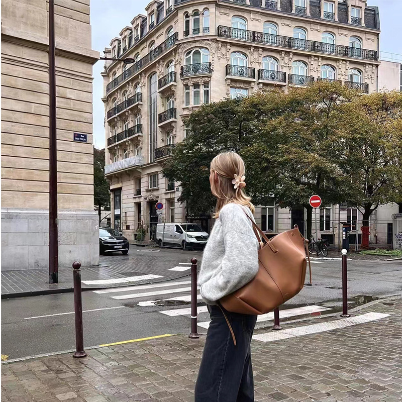 Magnetic buckle new leather texture winter new handbag solid color retro fashion women's large capacity light luxury