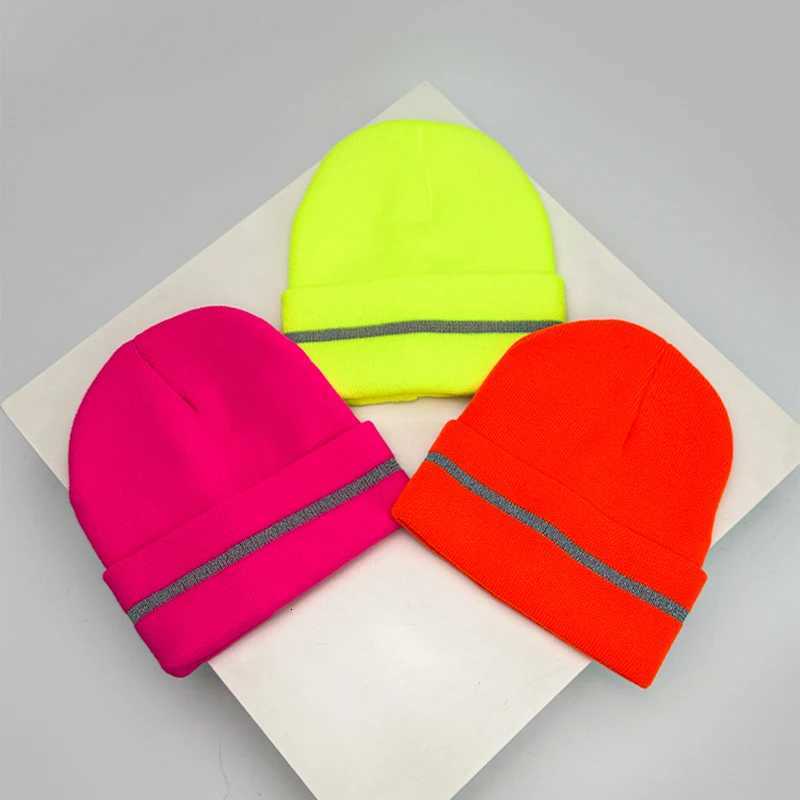 Autumn and Winter New Unisex Reflective Stripes Outdoor Knitted Hats Street Warm Simple Versatile Beanies Fashion Retro CasualXJ251110