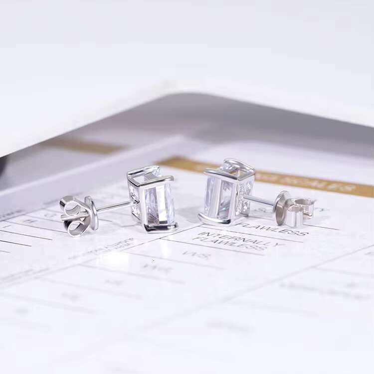 Unisex Classic Gold Plated 1.2ct Princess Cut Moissanite Diamond 925 Sterling Silver Moissanite Earrings Studs