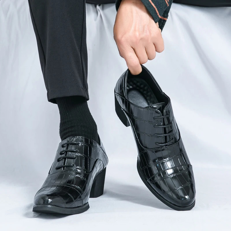 Selling Mens Banquet Dress Shoes Europe America Pointed High-heeled Business Shoes High-end Mens Shiny Leather Shoes 251106
