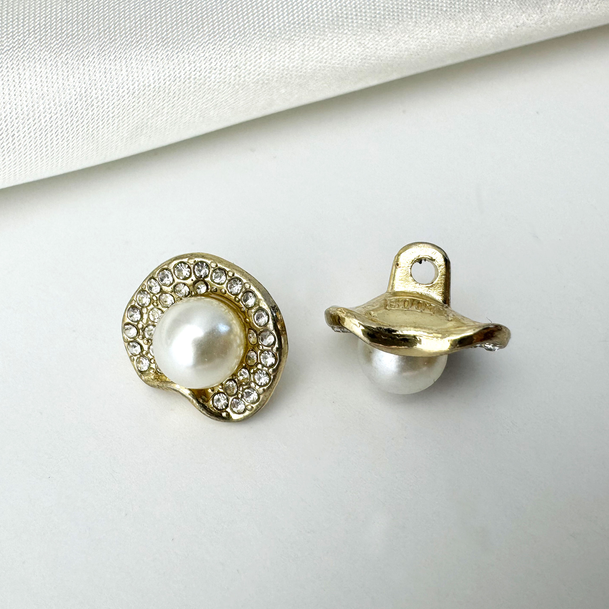 Metal-inlaid buttons, coat, windbreaker, sweater, coat buttons