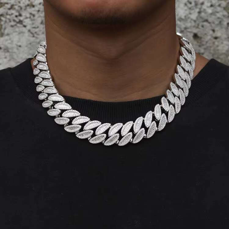 2025 Fashion Allergy Free Gloss Waterproof Moon Silica Iced Jewelry Cuban Men and Women 20mm Chain