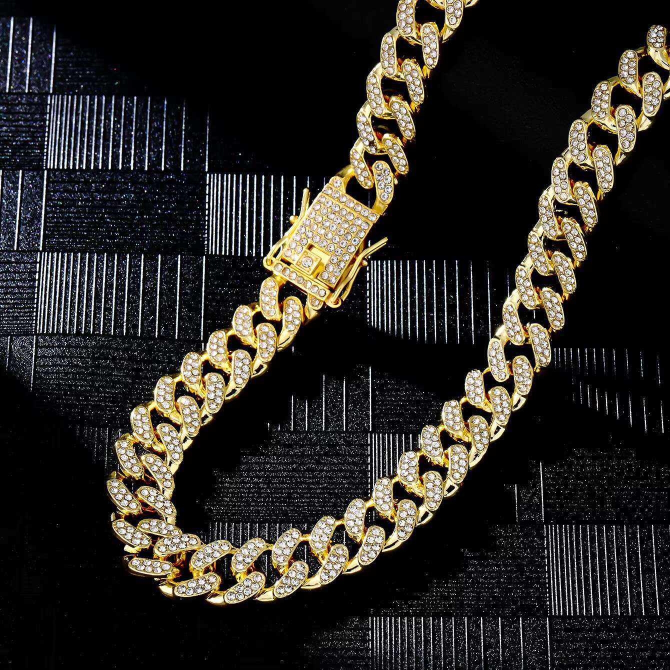 Wholesale Hot Fashion Gold Moissanite Iced Out Cuban k Hip Hop Jewelry Necklace Chain for Men