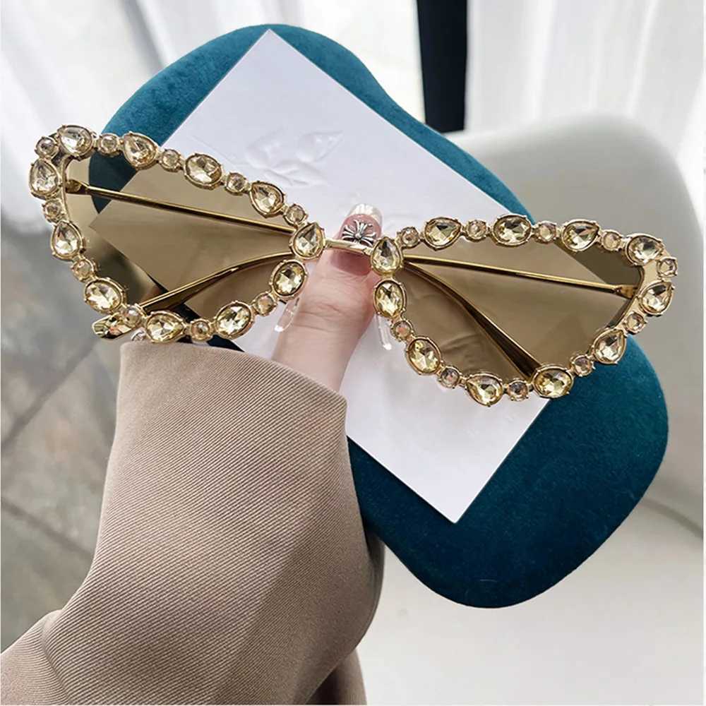 Women Cat Eye Diamond Inlaid Sunglasses Luxury Fashion Unique Sun Glasses UV 400 Protection High Quality Metal Frame Eyewear NewW251108