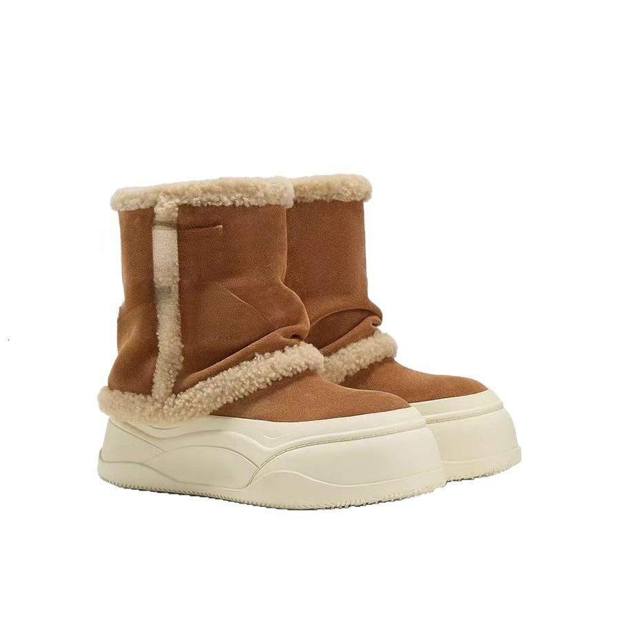 Designer's new autumn and winter collection of women's plush snow boots, warm midsole boots, fashionable women's boots