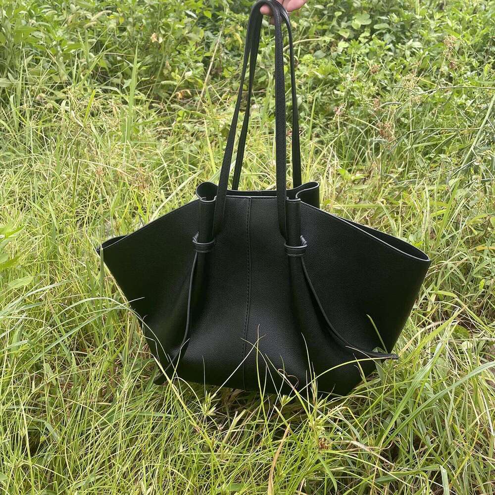 PU Wing New Niche Design Large Capacity Wrinkle European And American Fashionable Hand Tote Women's Shoulder Bag 251110