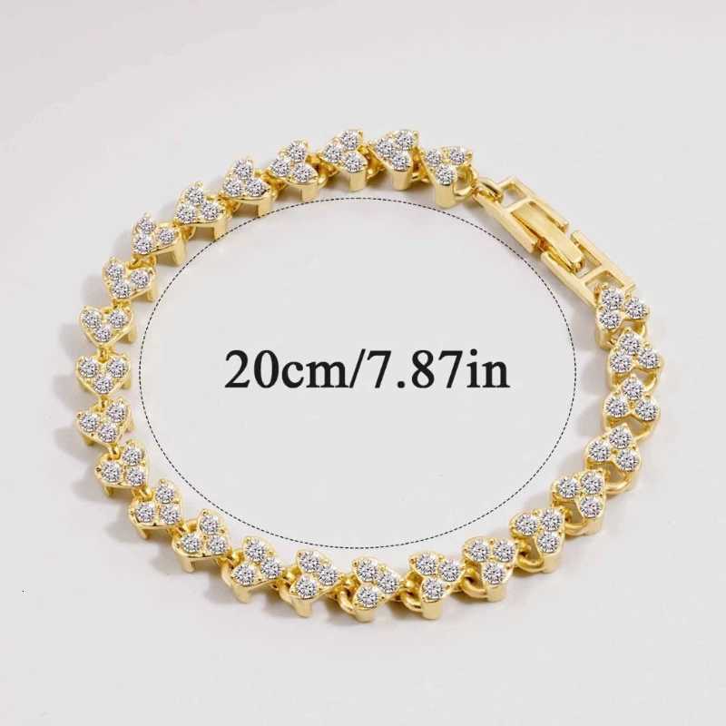 Simple Heart-shaped Bracelet for Women Fashionable Four-color Hip-hop Chain Bracelet Trendy Accessory Suitable for Daily WearT251110
