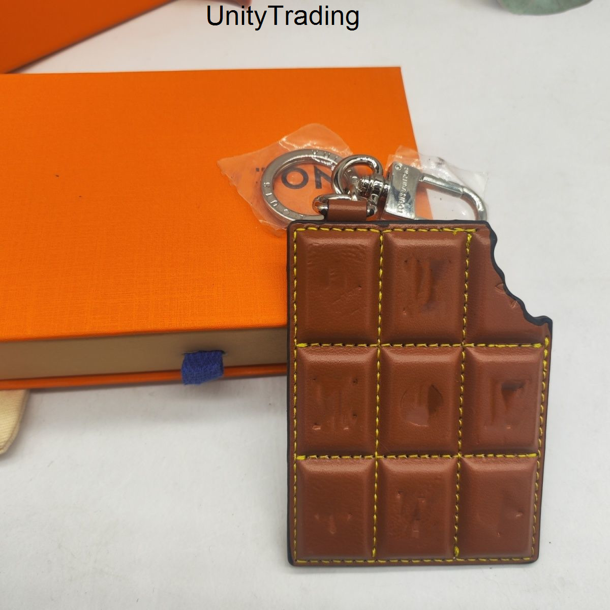 louise''vuttonliness viutonlies vittonlies lvity lvtity 79CM Mens Designer Keychain Charm For Women CHOCOLATE BAR FIGURINE Leather Keyring Classic Letters St Y4A5