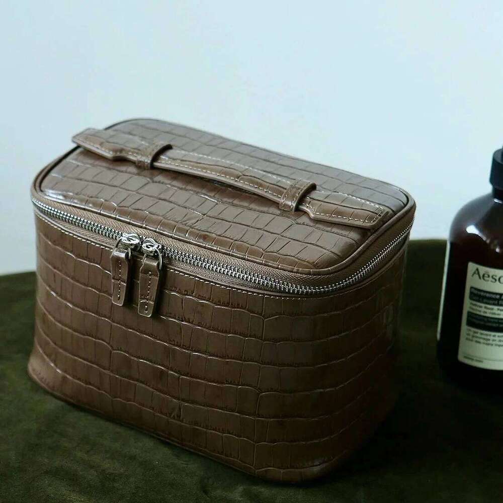 Cowhide Crocodile Pattern Women's Hand-Held Toiletry Classic Vintage Large Capacity Portable Travel Storage Makeup Bag St251110