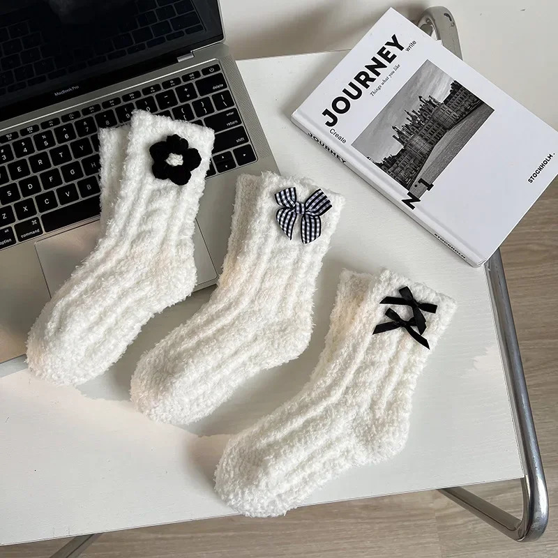 Womens Coral Fleece Cute Socks Keep Warm in Winter Long-Term Heat Storage Skin-friendly Warm-hearted Lined with Fleece Soft 251106