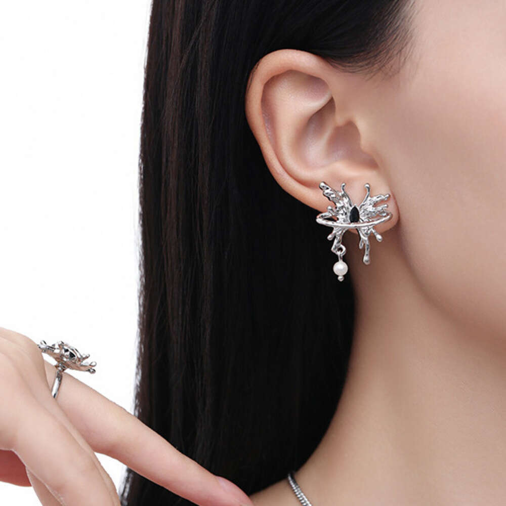 DHcollections Original New Ins Style Butterfly Women High-end Sense Niche Light Luxury Personality Trend 925 Silver Needle Stud Earrings Ear Jewelry