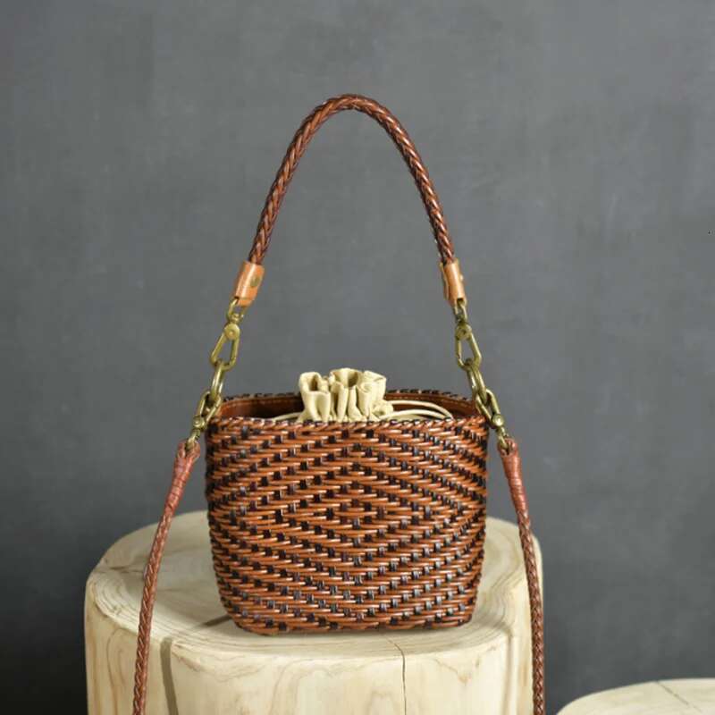 Autumn And Winter New Crossbody Leather Japanese Small Square Retro Hand-Woven Personalized Women's Bag