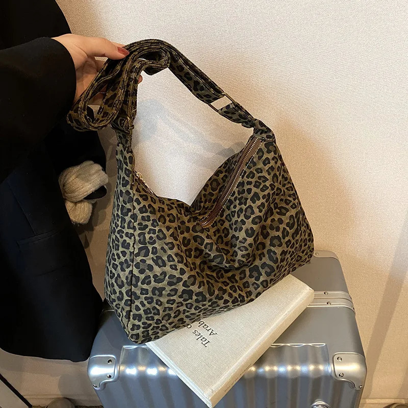 Trendy Casual Soft Textile Womens Shoulder Bag Large Capacity Leopard Print Female Retro Crossbody For Commute Outings 251110