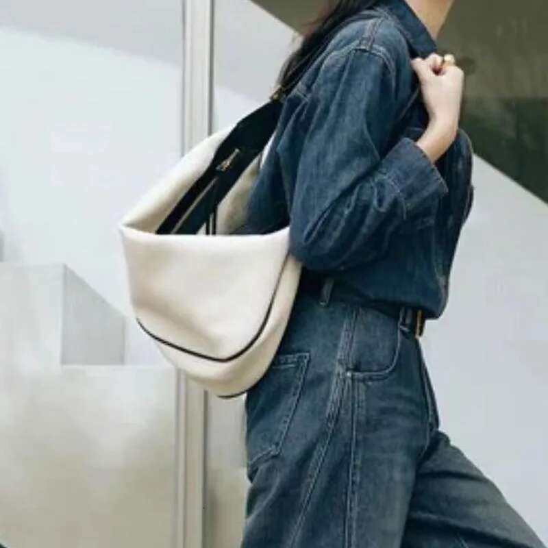 Summer Women's Crossbody Large Capacity Dumpg 2024 New Canvas Premium Commuting Shoulder Bag School Teacher Gift