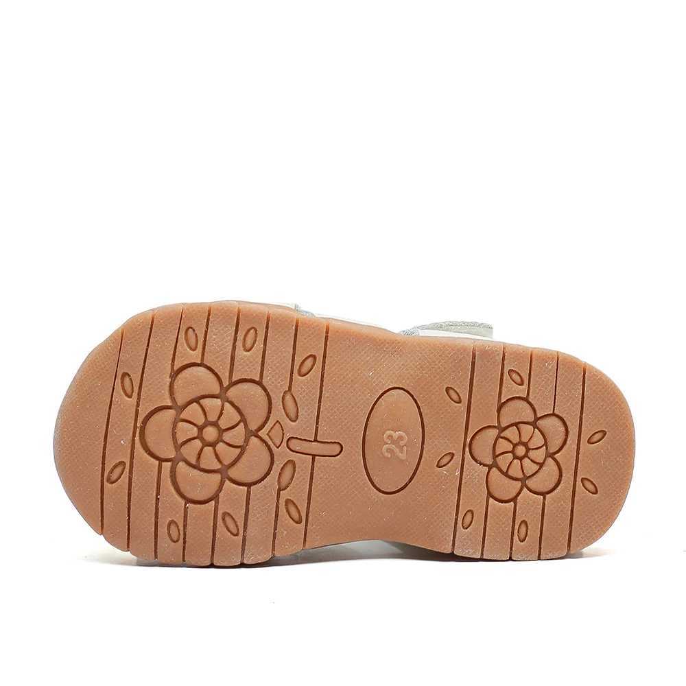 Leather soft closed toe cutting childrens girls sandals flat bottomed childrens summer shoes Z250410
