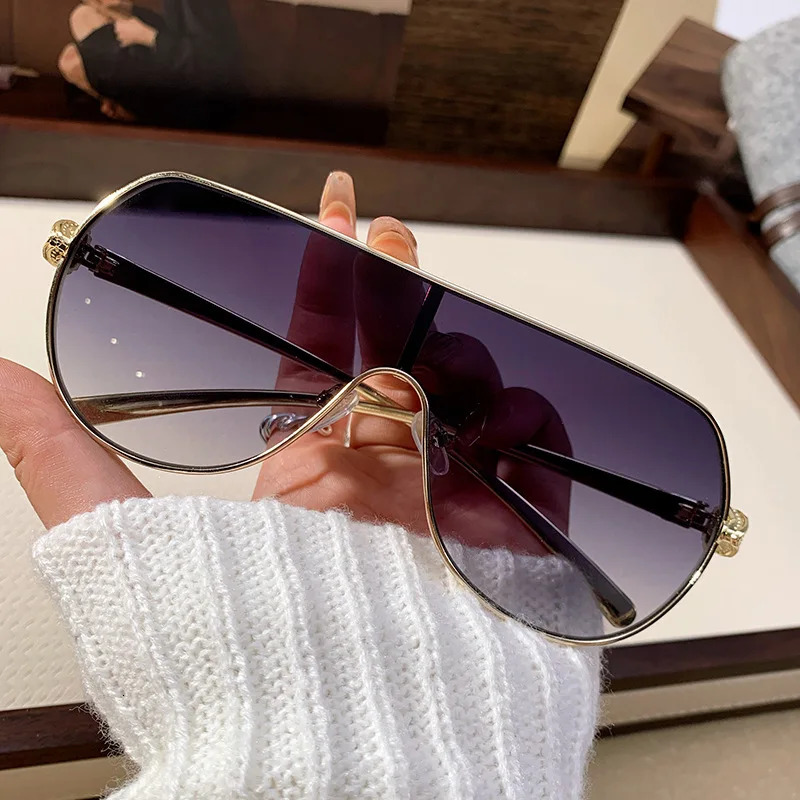 Fashion Oversized One Piece Shield Sunglasses Women Summer Vintage Windproof Sun Glasses Female Eyewear Oculos 251107